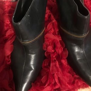 Nine W. ankle boots size 9 1/2 see pictures